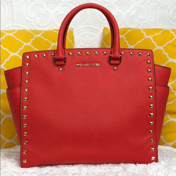Michael Kors Handbags - 🌸OFFERS?🌸Michael Kors All Leather Stud Satchel